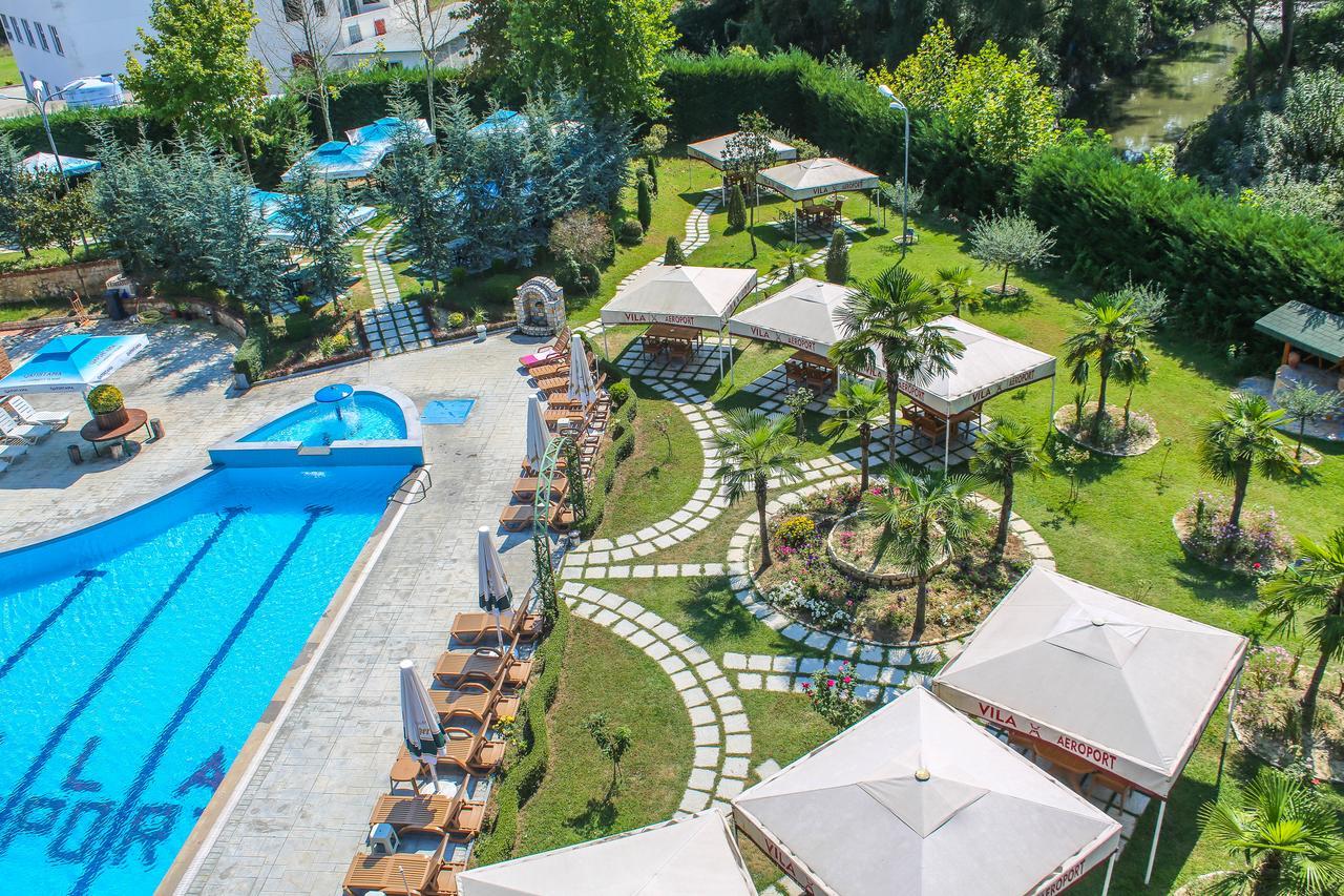 Hotel Vila Aeroport Rinas Bagian luar foto