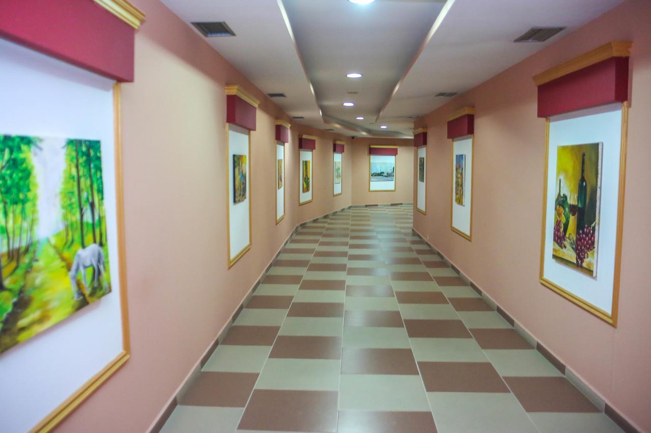 Hotel Vila Aeroport Rinas Bagian luar foto