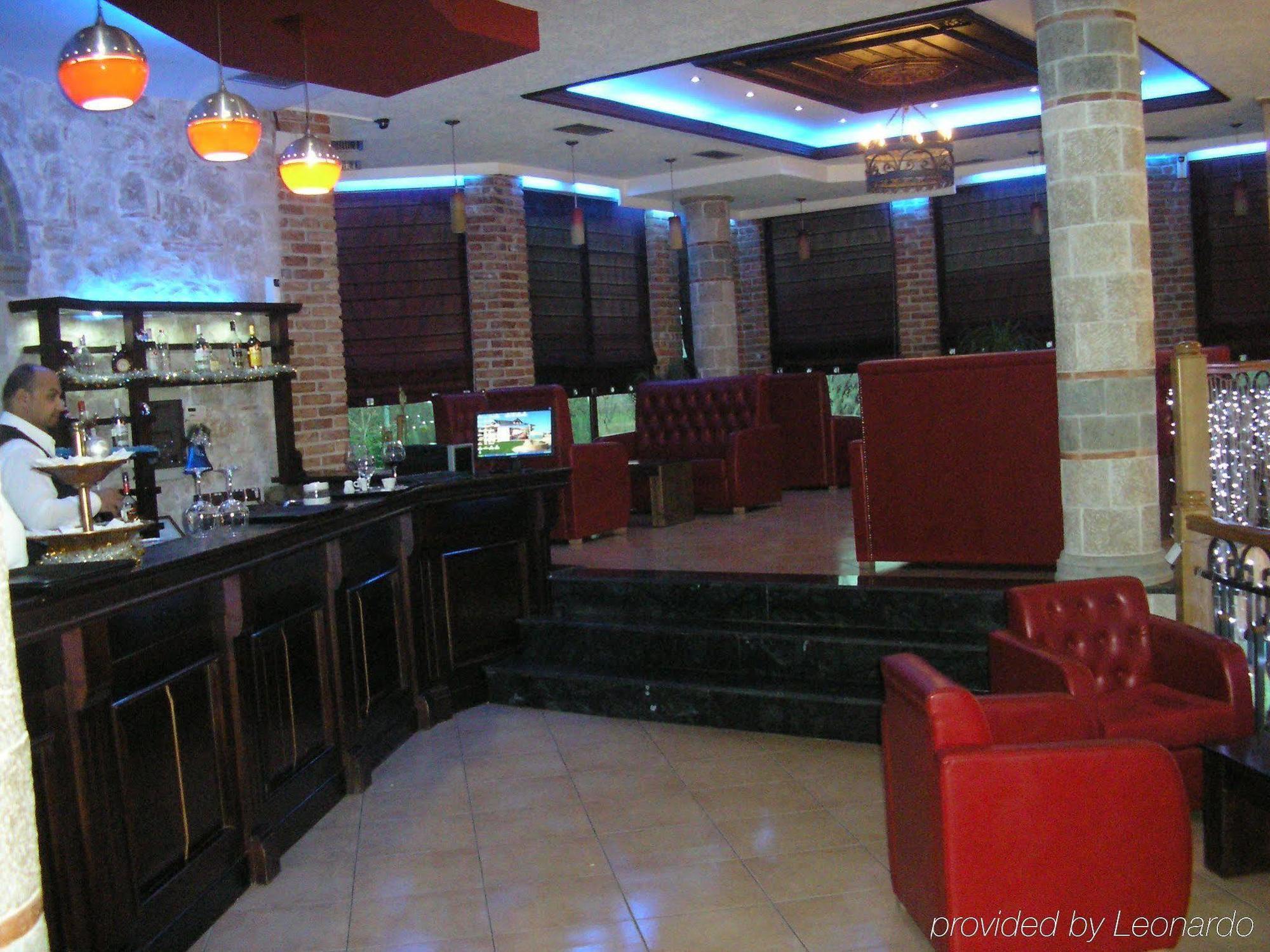 Hotel Vila Aeroport Rinas Bagian luar foto
