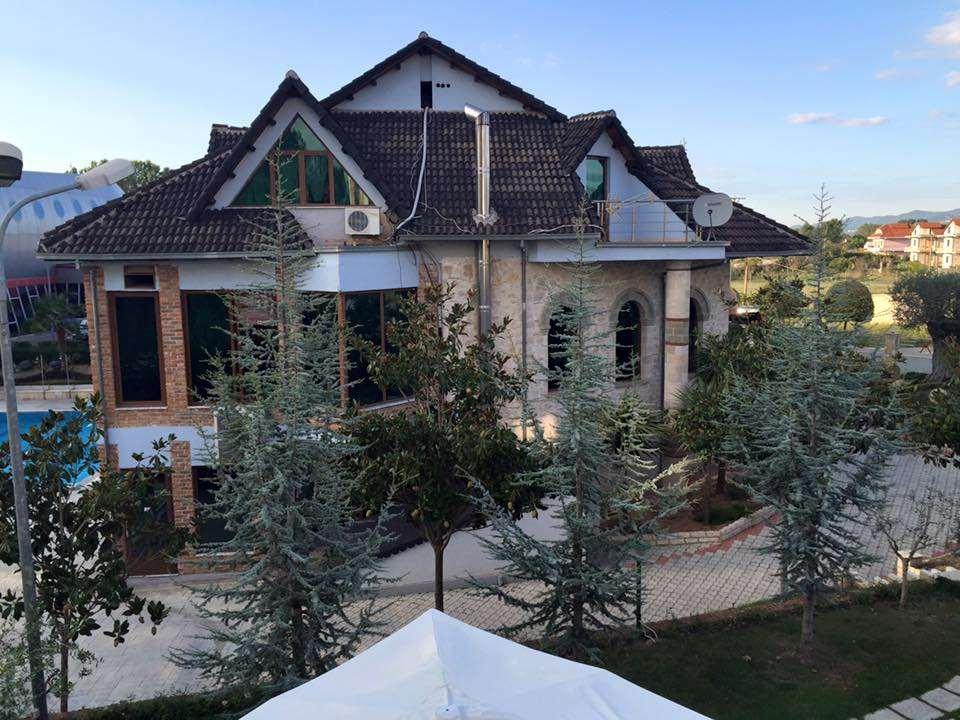 Hotel Vila Aeroport Rinas Bagian luar foto